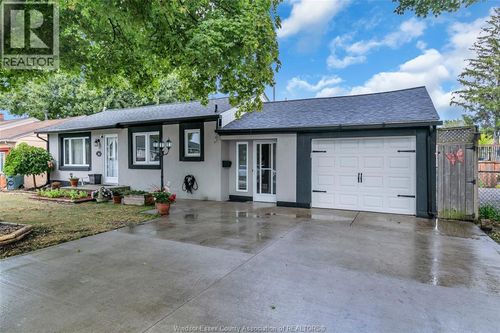 3016 Woodlawn Ave, Windsor, ON, N8W2H7 | Card Image