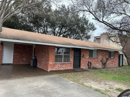 316 E Corral Ave, Kingsville, TX, 78363-3209 | Card Image