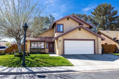 201 Washington Way, Ridgecrest, CA, 93555-5526 | Card Image