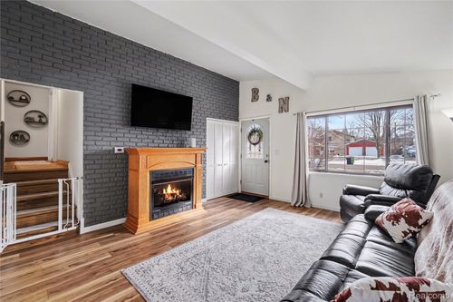 8480 Chelmsford Dr, Swartz Creek, MI, 48473-1231 | Card Image