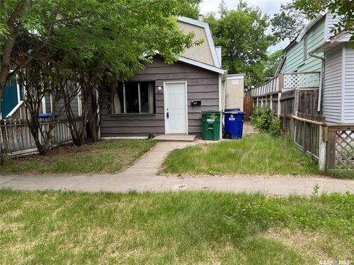511 Av J S, Saskatoon, SK, S7M2A7 | Card Image