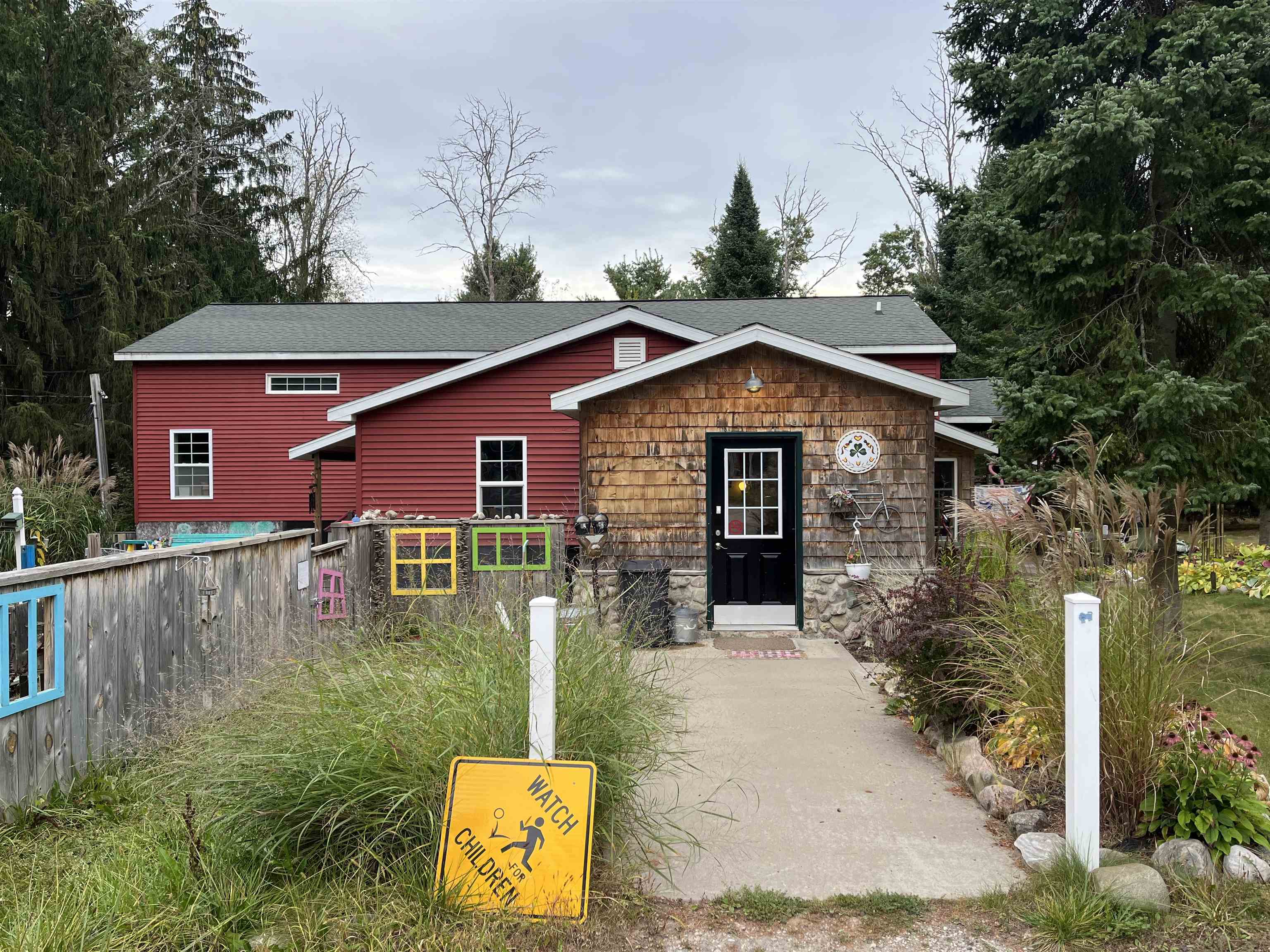 Oakleaf Dr, Harrison, MI 48625