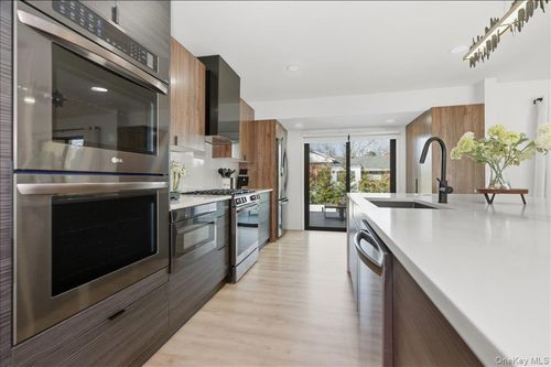 957 Cherrywood Dr, Baldwin, NY, 11510-5008 | Card Image