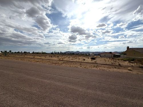 9949/9957 N Mano Drive, Kingman, AZ, 86401 | Card Image