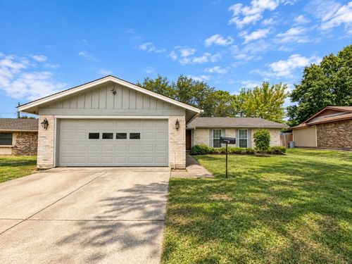 701 Victoria Dr, Euless, TX, 76039-7539 | Card Image