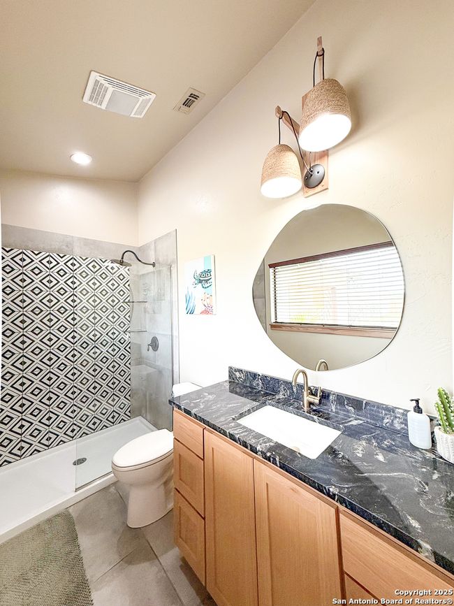 1208 Devine Dr, House other with 3 bedrooms, 2 bathrooms and null parking in Devine TX | Image 17