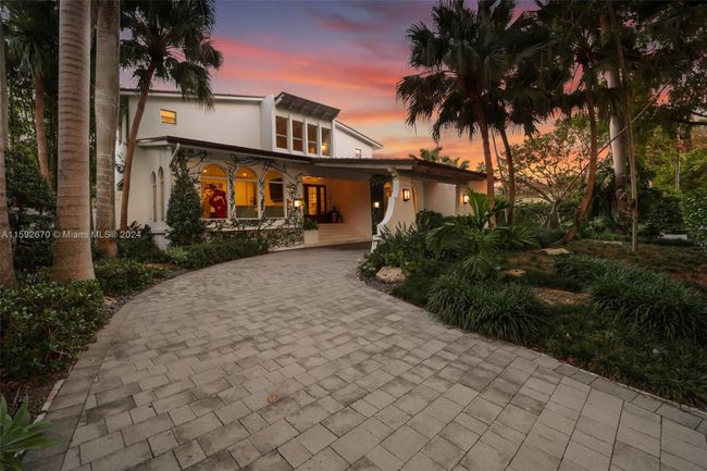 7233 Los Pinos Blvd, House other with 5 bedrooms, 6 bathrooms and null parking in Coral Gables FL | Image 2
