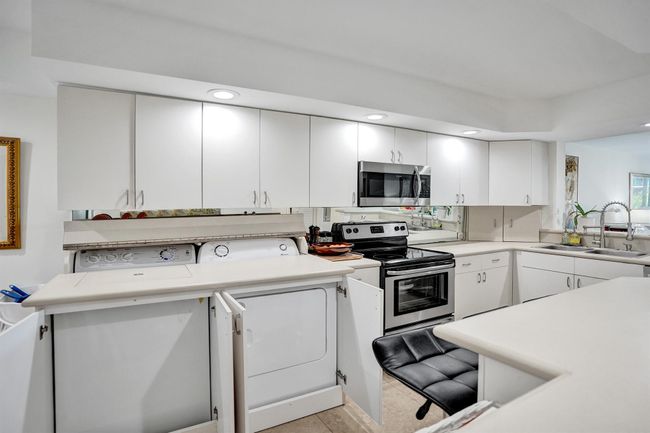 APT-304 - 155 Isle Of Venice Dr, Condo with 2 bedrooms, 2 bathrooms and null parking in Fort Lauderdale FL | Image 11
