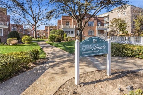 apt-c111-250 Central Ave, Lawrence, NY, 11559-1553 | Card Image