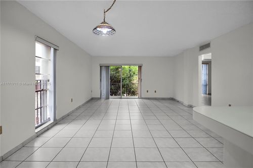 apt-d208-6886 N Kendall Dr, Pinecrest, FL, 33156-1594 | Card Image