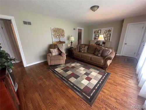 1744 Luce St, Cape Girardeau, MO, 63701-5210 | Card Image