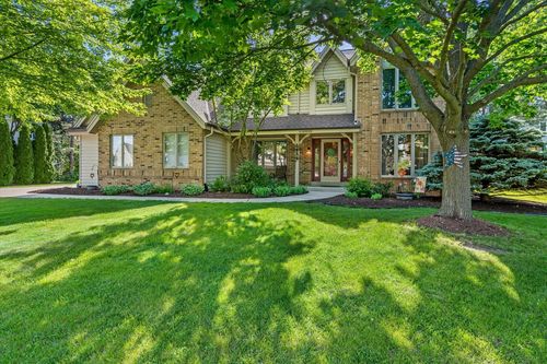 W168N5039 Stonefield Road, Menomonee Falls, WI, 53051 | Card Image