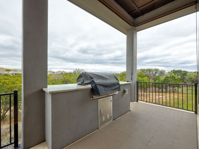 Built in grill and large granite top | Image 33