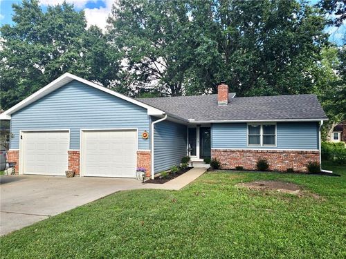 207 S Broadmoor St, Louisburg, KS, 66053-4020 | Card Image