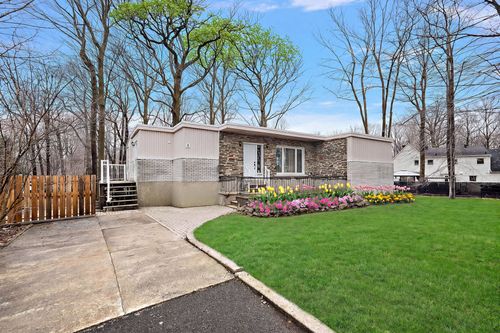 8 Rue Hillcrest, Châteauguay, QC, J6J3P6 | Card Image