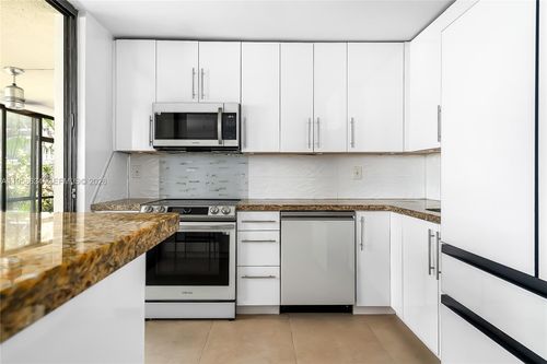 apt-111e-671 Ne 195th St, Miami, FL, 33179-3389 | Card Image