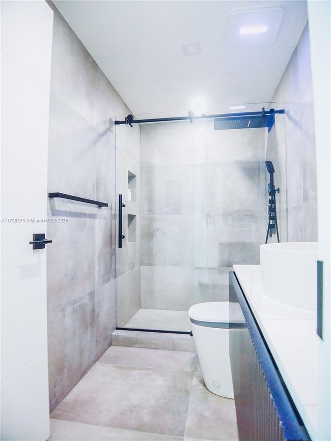 APT-2314 - 350 S Miami Ave, Condo with 2 bedrooms, 2 bathrooms and null parking in Miami FL | Image 16