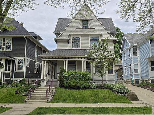 2745 N Summit Ave, Milwaukee, WI, 53211-3855 | Card Image