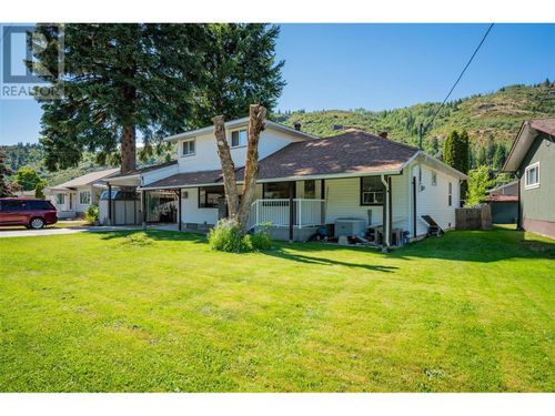 840 9th Ave, Montrose, BC, V0G1P0 | Card Image