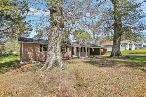 1043 Cotton St, Wesson, MS, 39191-6829 | Card Image