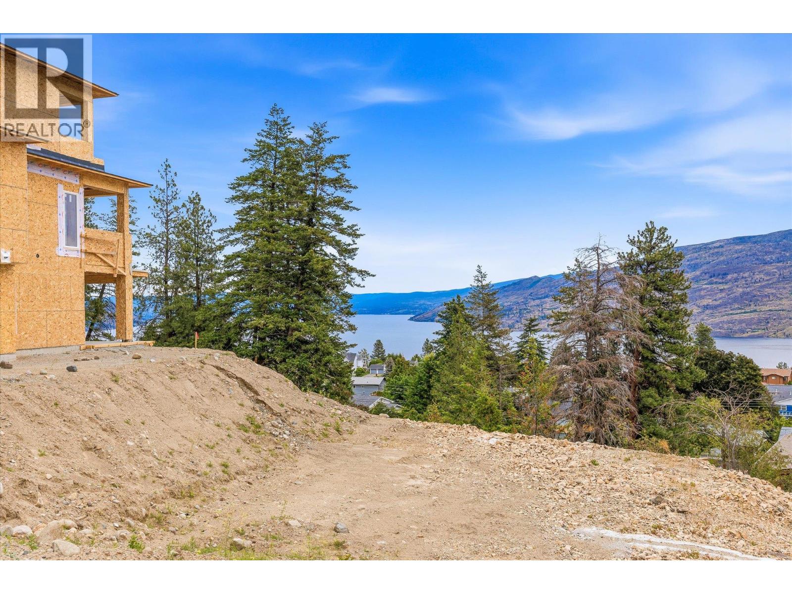 Land in Peachland