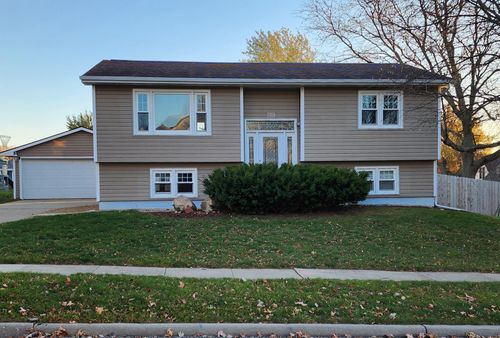 2304 Oxford Ln, Cedar Falls, IA, 50613-1677 | Card Image