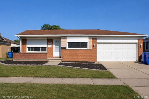 27262 Thomas Ave, Warren, MI, 48092-3585 | Card Image