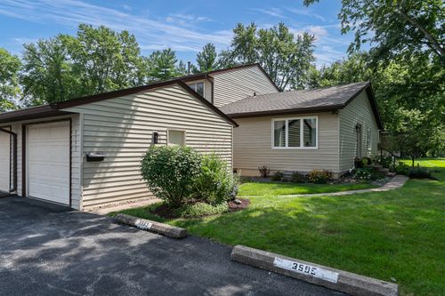 3593 Cedarwood Ct, Bettendorf, IA, 52722-2852 | Card Image