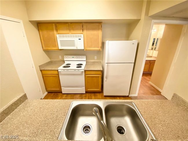 APT-1716 - 45 Maleena Mesa St, Condo with 2 bedrooms, 2 bathrooms and null parking in Henderson NV | Image 6
