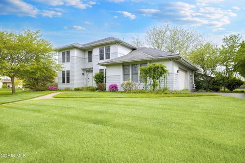 8631 Stone Post Rd, Sylvania, OH, 43560-9656 | Card Image