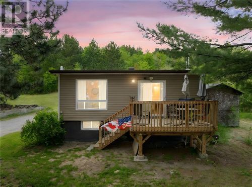15 Savard Rd, Wahnapitae, ON, P0M3C0 | Card Image