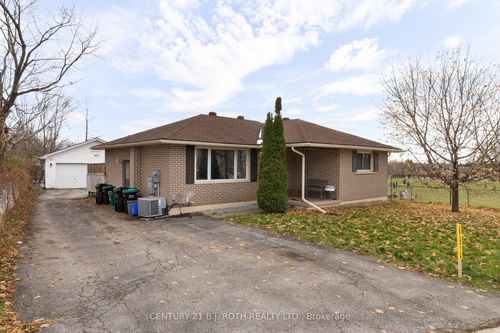 215 Rose St, Barrie, ON, L4M2T8 | Card Image