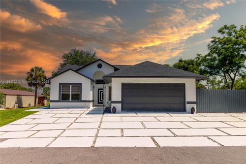 2727 40th Ave Se, Naples, FL, 34117-7815 | Card Image