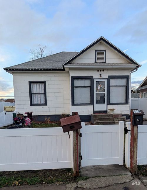 529 5th Ave N, Twin Falls, ID, 83301-5713 | Card Image