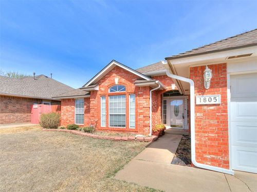 1805 Se 1st St, Moore, OK, 73160-8115 | Card Image