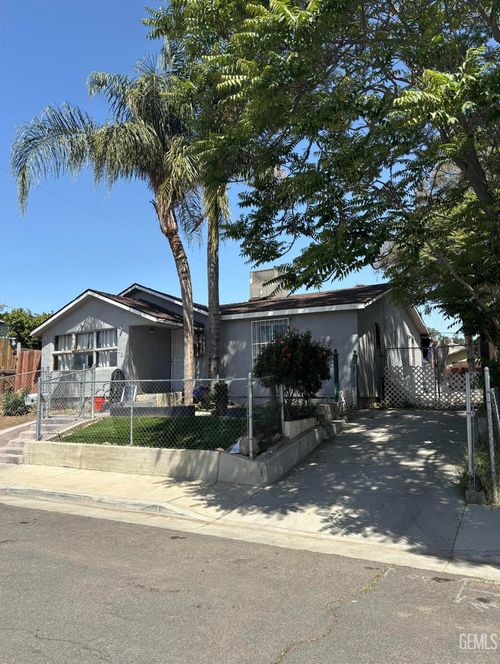 326 Jeffrey Street, Bakersfield, CA, 93305 | Card Image