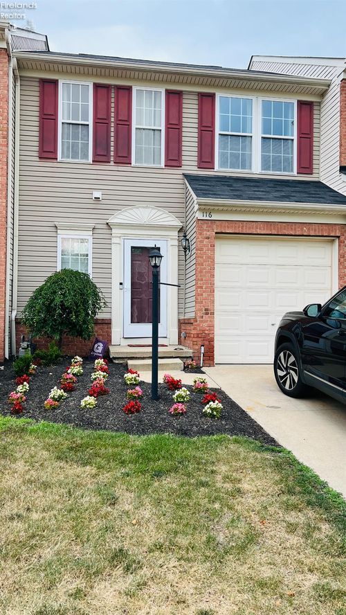 116 Ledgestone Court, Berea, OH, 44017 | Card Image
