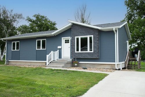 702 M Ave, Grundy Center, IA, 50638-1417 | Card Image