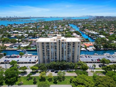 1101 - 2350 Ne 135th St, Condo with 1 bedrooms, 1 bathrooms and null parking in North Miami FL | Image 2