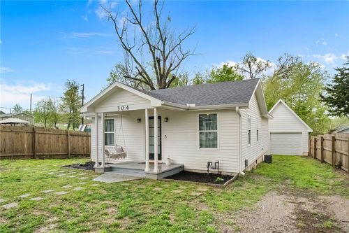 304 Cedar St, Anderson, MO, 64831-9917 | Card Image