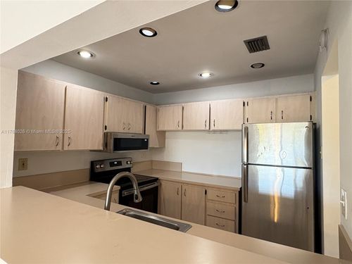 apt-76-15481 Sw 81st Circle Ln, Miami, FL, 33193-2607 | Card Image