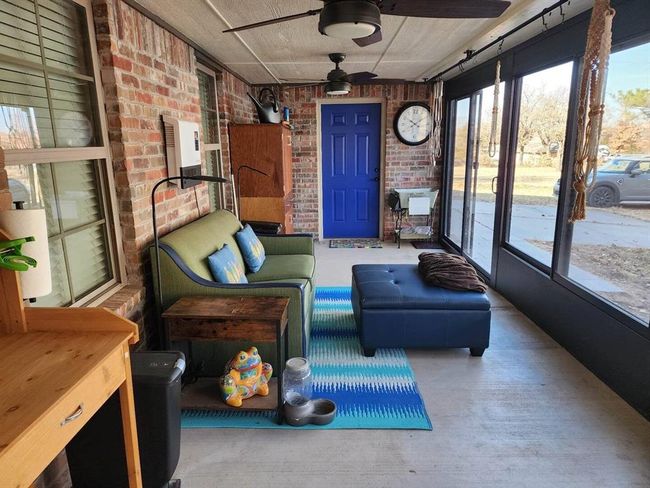 Sunroom / solarium with ceiling fan | Image 13