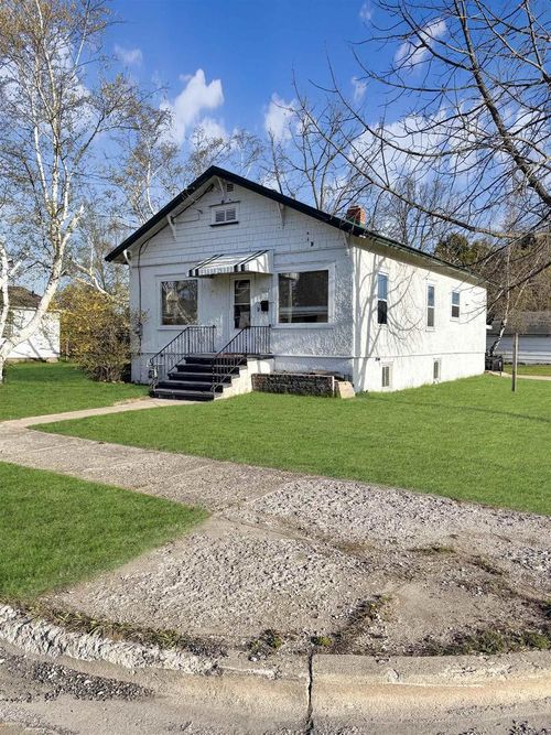 1513 28th Avenue, Menominee, MI, 49858 | Card Image