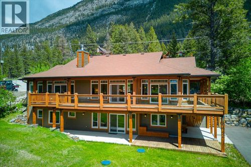 8442 Richardson Crescent, Canal Flats, BC, V0B1B0 | Card Image