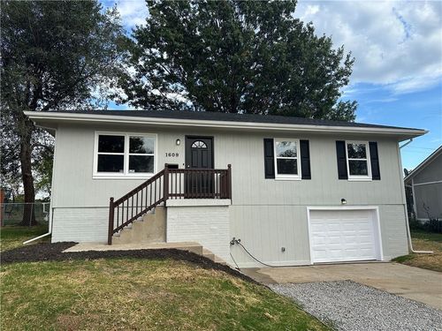 1609 Stacy Rd, Harrisonville, MO, 64701-3523 | Card Image