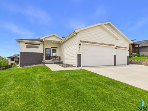 517 S Douglas Fir Ave, Sioux Falls, SD, 57110-7490 | Card Image