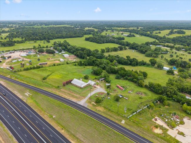17645 Highway 6, Home with 3 bedrooms, 3 bathrooms and 2 parking in Navasota TX | Image 6