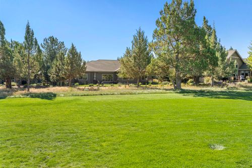 889 Willet Ln, Redmond, OR, 97756-9657 | Card Image