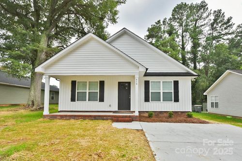 410 Coach St, Kannapolis, NC, 28083-6020 | Card Image