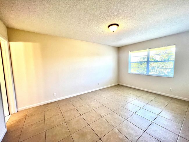 APT-302 - 120 Sparrow Dr, Condo with 2 bedrooms, 2 bathrooms and null parking in Royal Palm Beach FL | Image 7